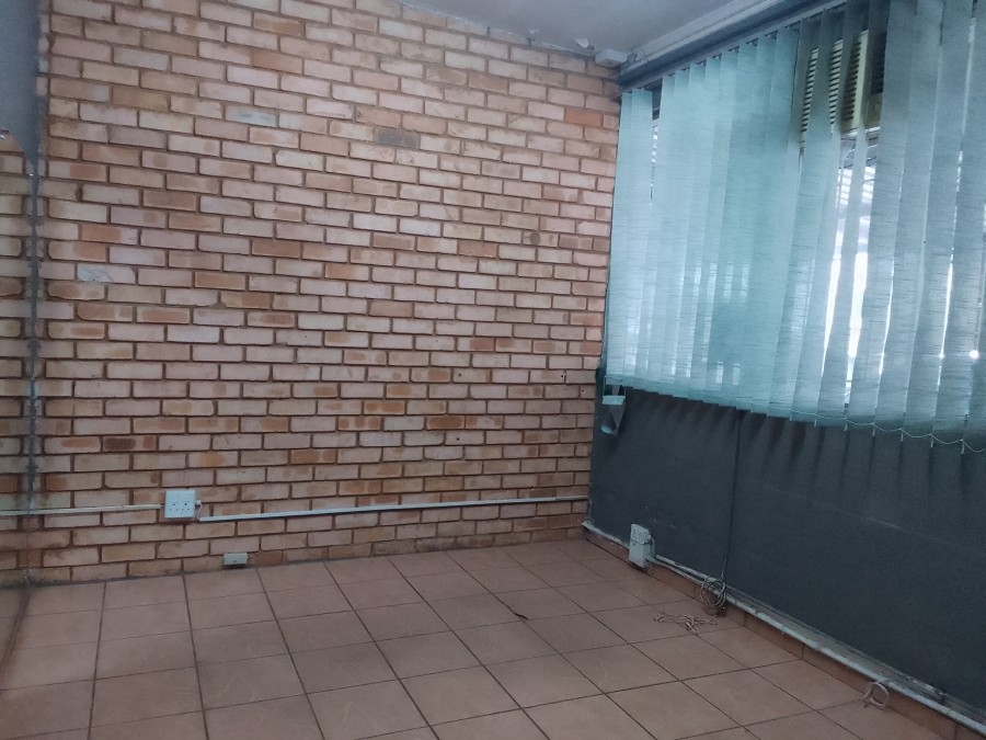 To Let commercial Property for Rent in Oos Einde North West